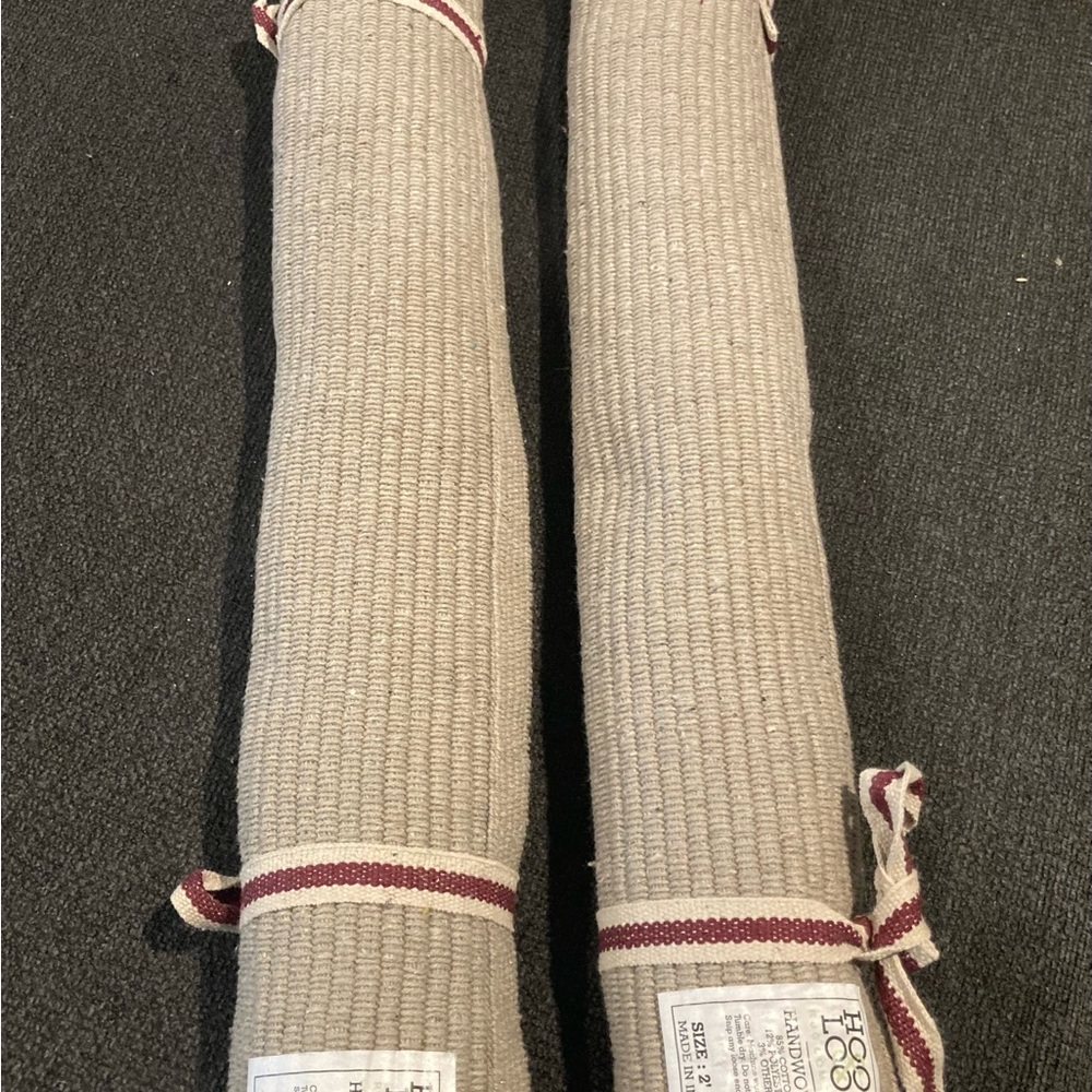 2 BRAND NEW RUGS - Picture 3 of 7